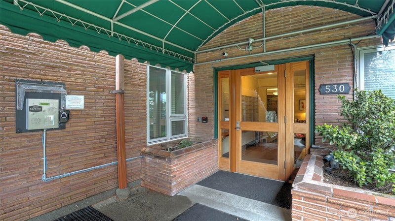 530 W Olympic Place 304