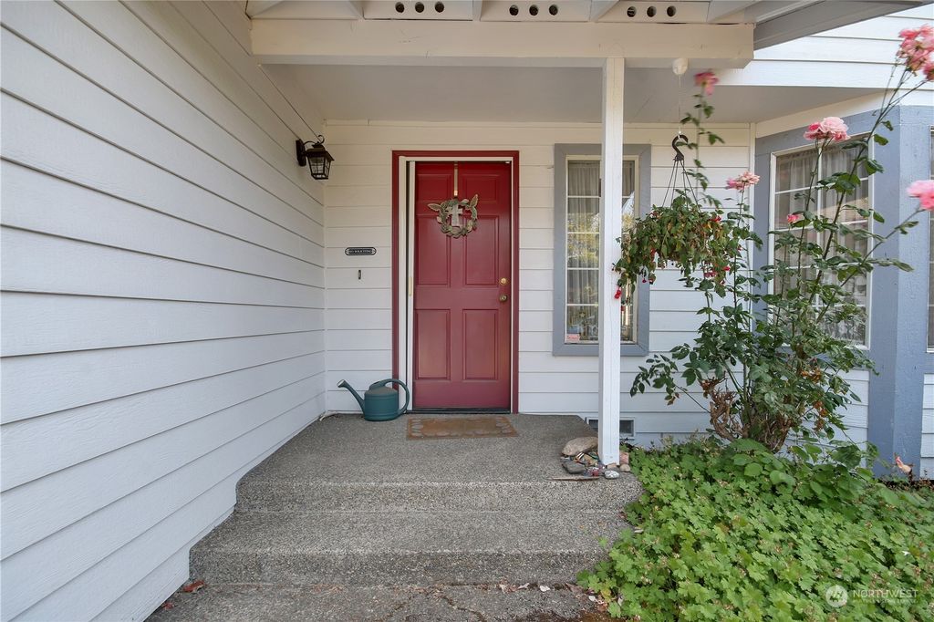 Photo of 1325 SW 355th Place, Federal Way, WA 98023 (MLS # 2134443)