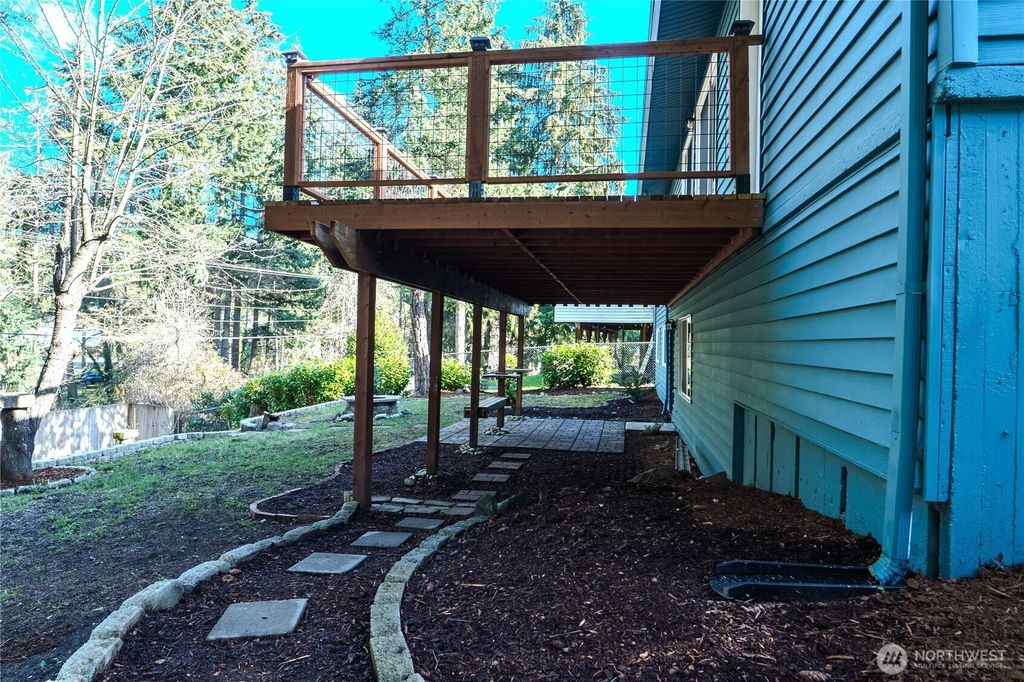 Photo of 30204 7th Avenue S, Federal Way, WA 98003 (MLS # 2341277)