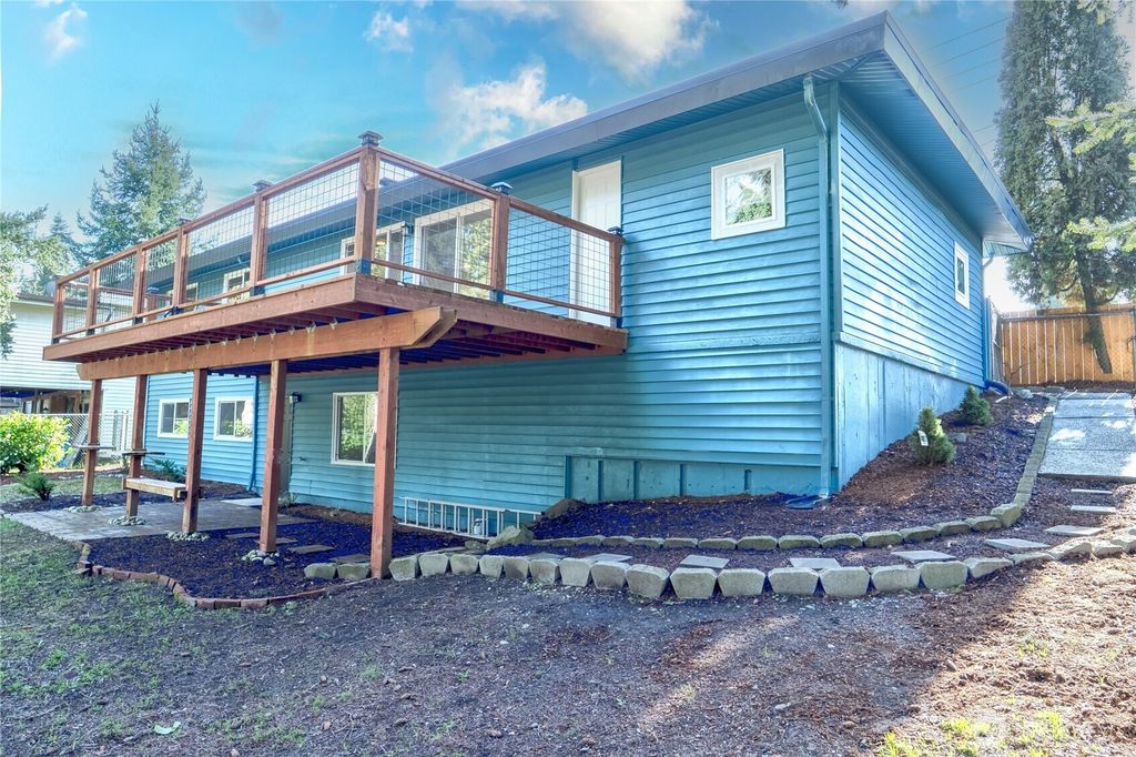 Photo of 30204 7th Avenue S, Federal Way, WA 98003 (MLS # 2341277)