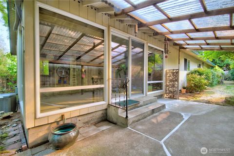 Photo of 11731 Bartlett Avenue NE, Seattle, WA 98125 (MLS # 2429630)