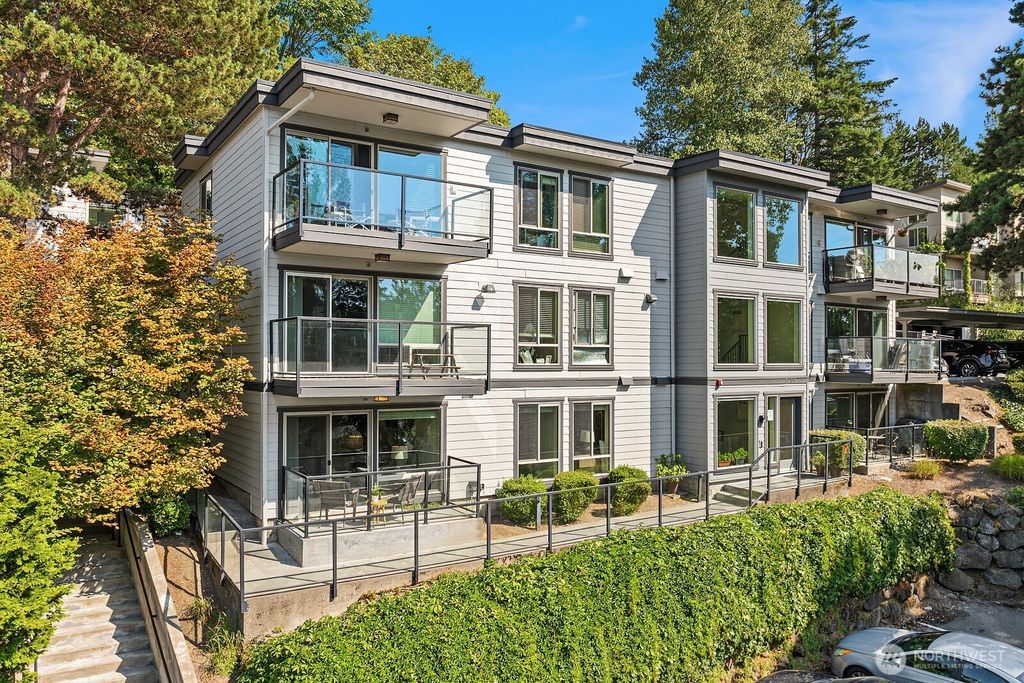 Photo of 3208 81st Place SE #D102, Mercer Island, WA 98040 (MLS # 2424788)