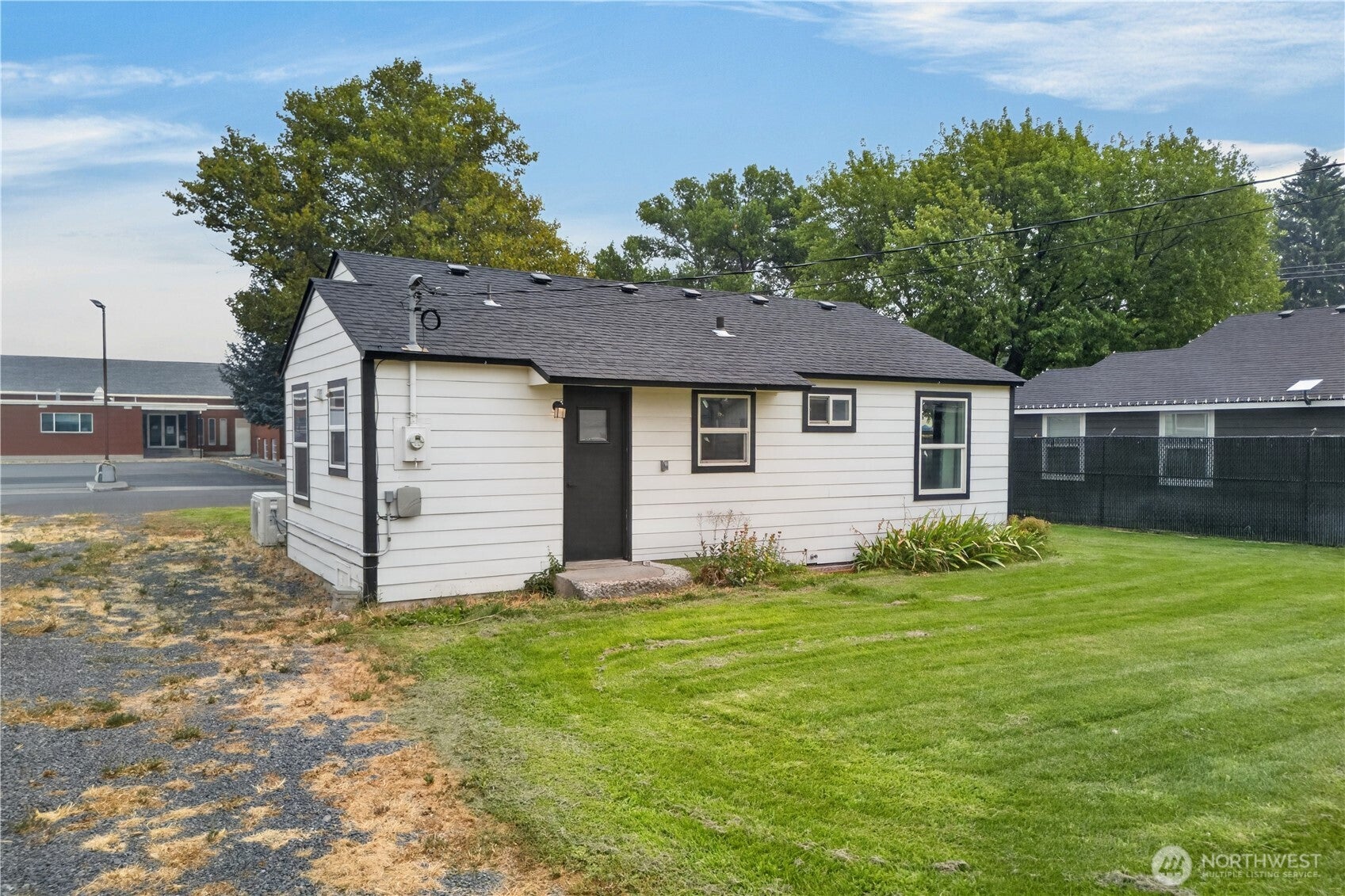 11 Ivy Street NE