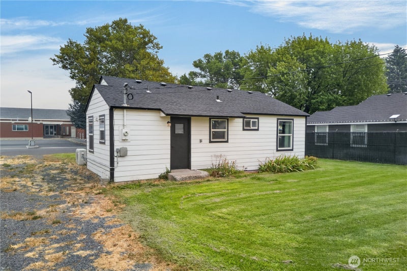 11 Ivy Street NE