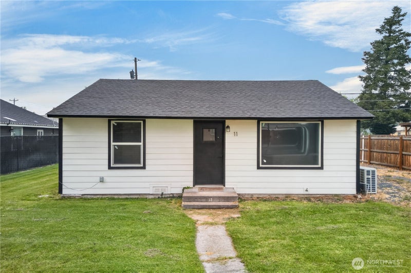 11 Ivy Street NE