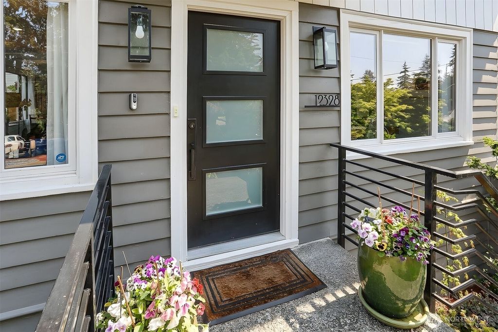 Photo of 12328 38th Avenue NE, Seattle, WA 98125 (MLS # 2512625)