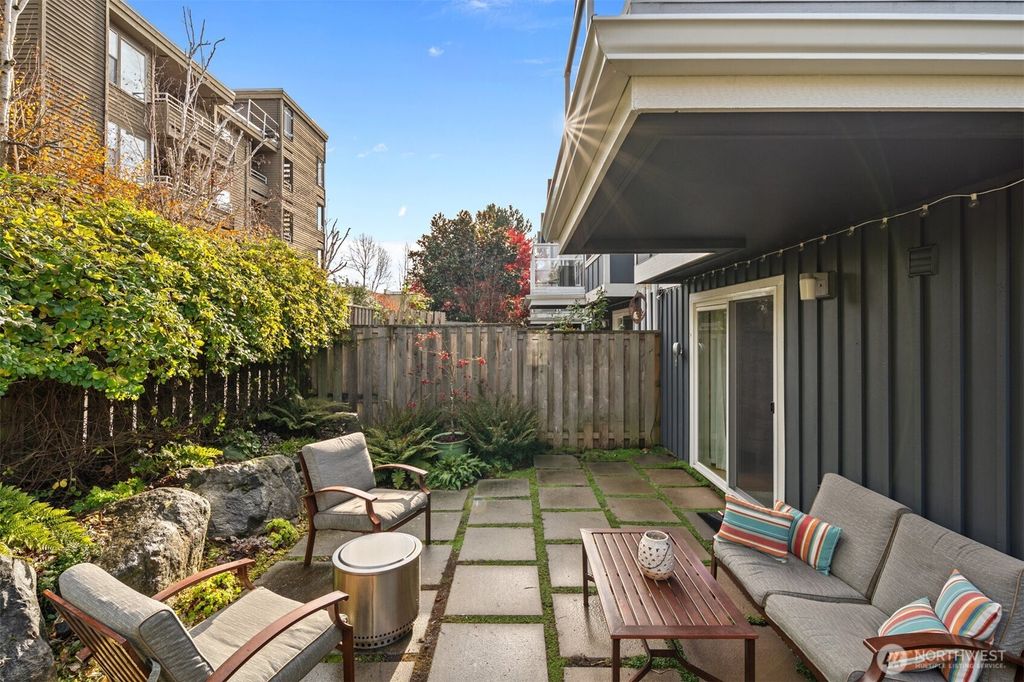 Photo of 2522 SW Trenton Street, Seattle, WA 98106 (MLS # 2452357)