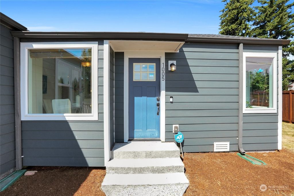 Photo of 1005 Pecks Drive, Everett, WA 98203 (MLS # 2151233)