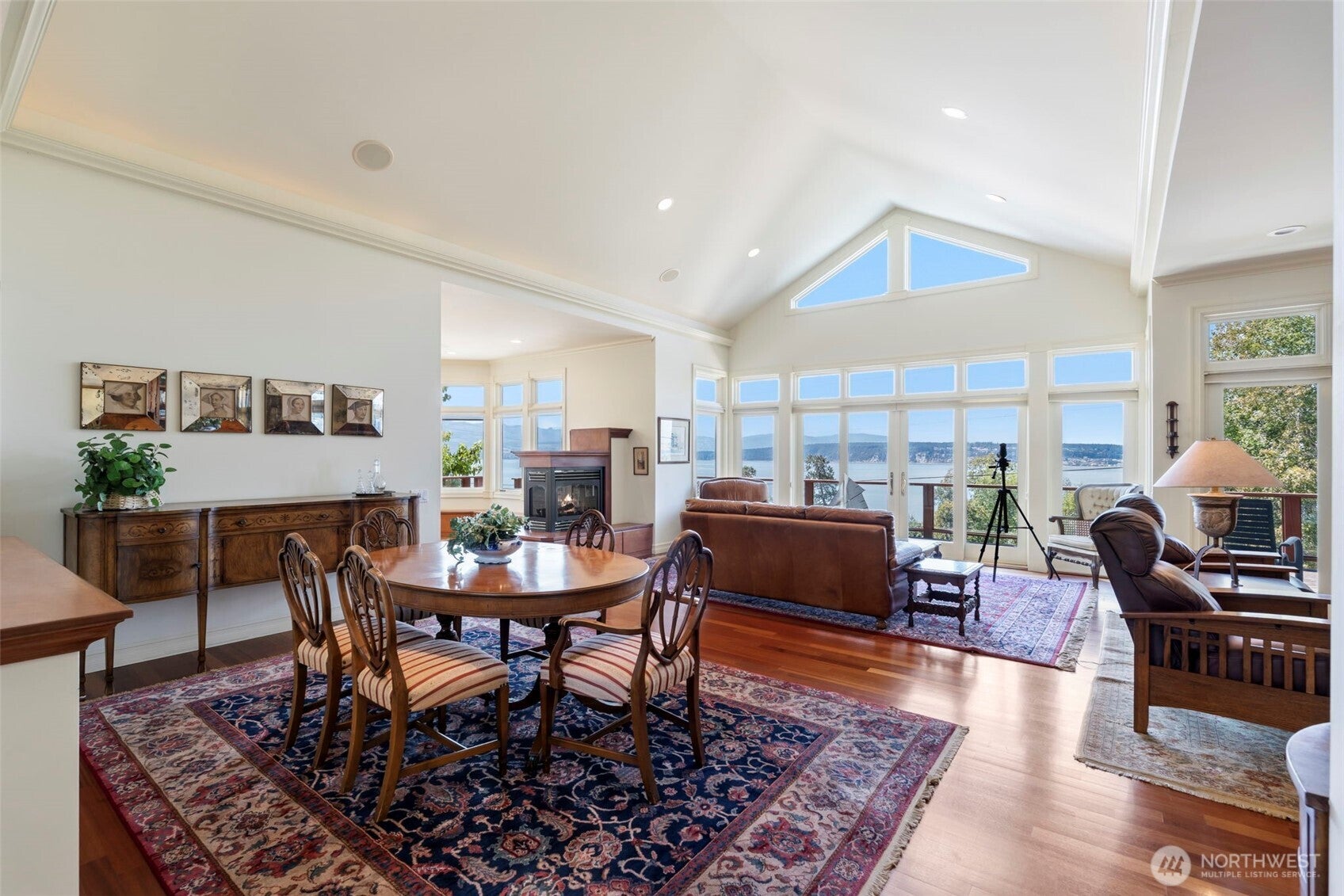 393 Sunset Boulevard