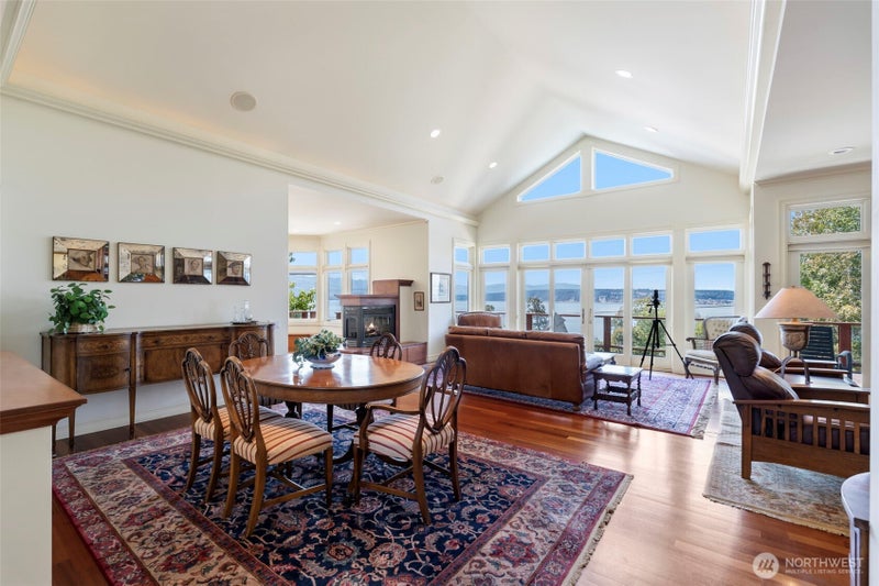 393 Sunset Boulevard