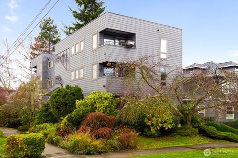 Photo of 2101 Nob Hill Avenue N #1B, Seattle, WA 98109 (MLS # 2470650)
