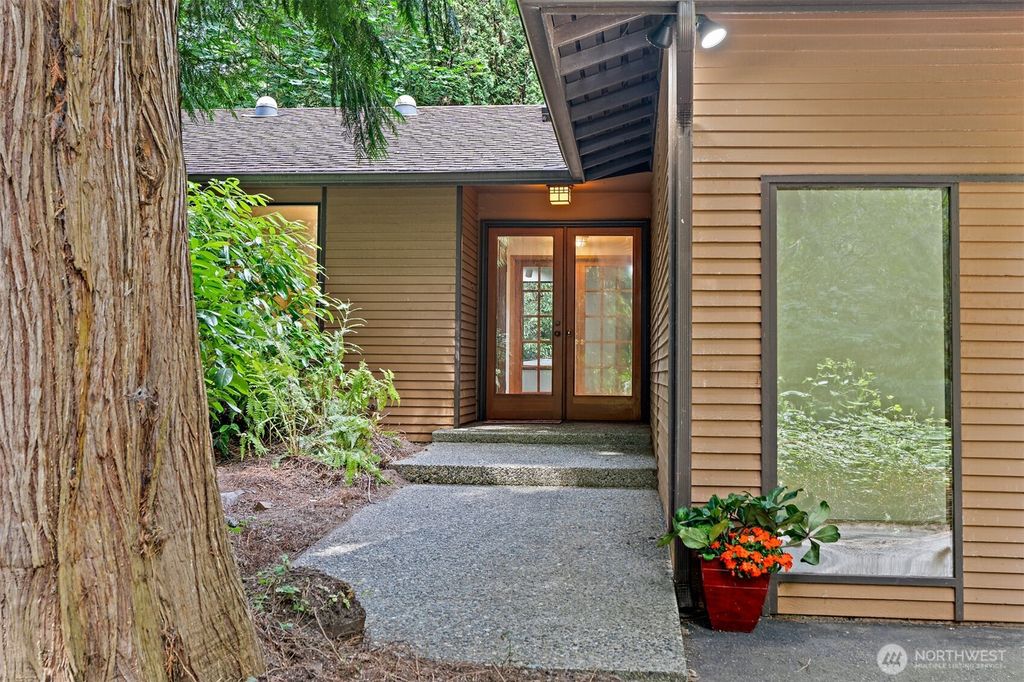 Photo of 11333 204th Avenue NE, Redmond, WA 98053 (MLS # 2417667)
