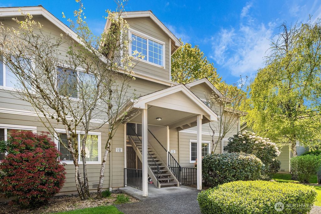 Photo of 755 5th Avenue NW #E204, Issaquah, WA 98027 (MLS # 2363327)