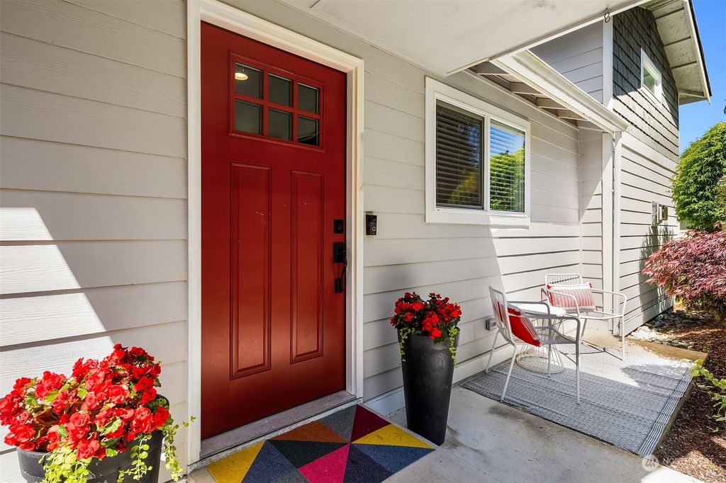 Photo of 10221 147th Avenue SE, Renton, WA 98059 (MLS # 2247343)