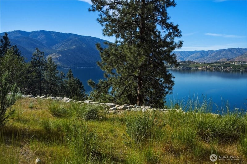 7365 Ridgeview Drive