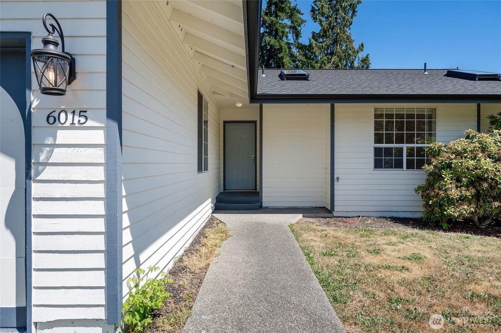 Photo of 6015 Dexter Avenue #A/B, Everett, WA 98203 (MLS # 2539287)