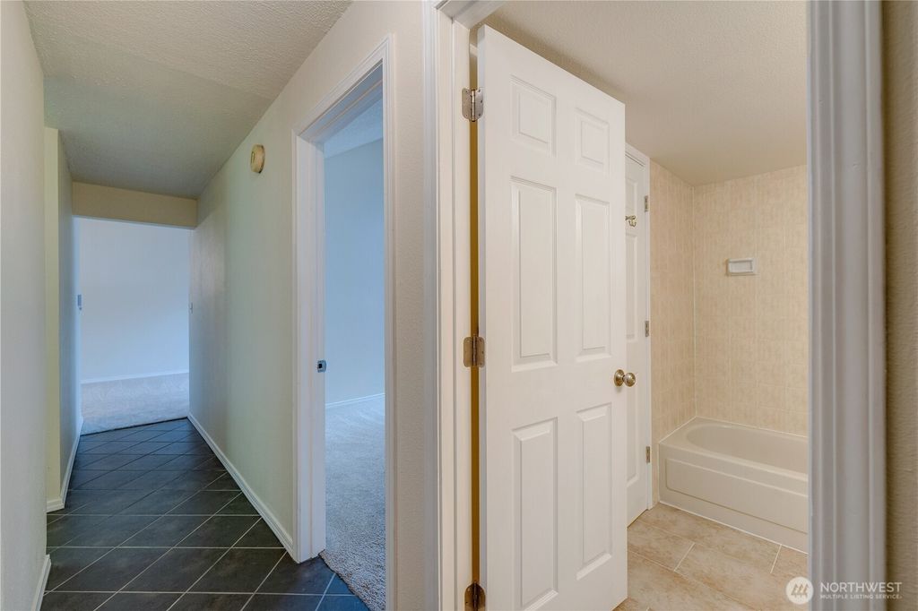 Photo of 2522 S 317th Street #306, Federal Way, WA 98003 (MLS # 2347759)