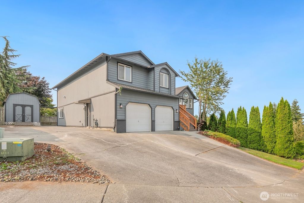 Photo of 6916 54th Place NE, Marysville, WA 98270 (MLS # 2430394)