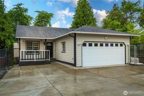 Photo of 401 107th Street S, Tacoma, WA 98444 (MLS # 2393012)
