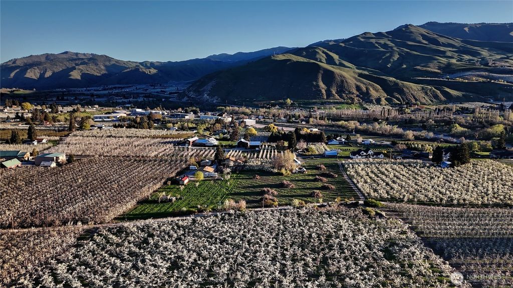 Photo of 3031 E Richared Drive, Wenatchee, WA 98836 (MLS # 2516912)