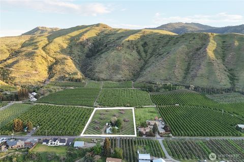 Photo of 3031 E Richared Drive, Wenatchee, WA 98836 (MLS # 2516912)