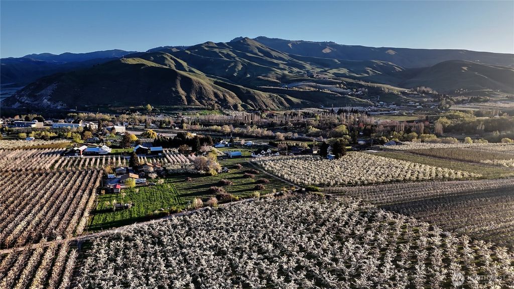 Photo of 3031 E Richared Drive, Wenatchee, WA 98836 (MLS # 2516912)