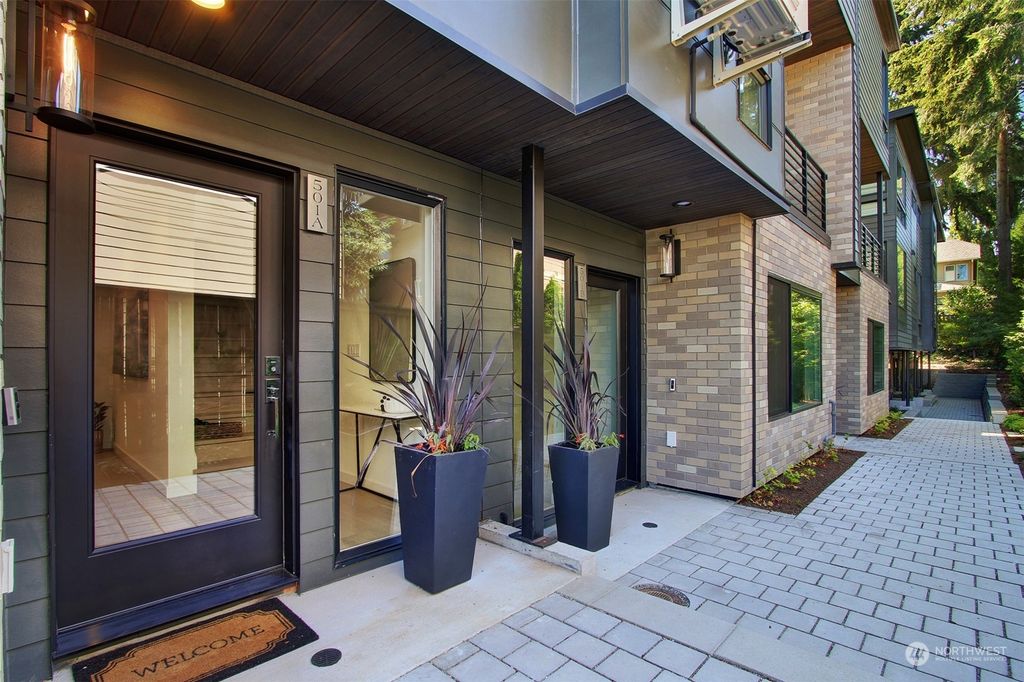 Photo of 501 C 2nd Avenue S, Kirkland, WA 98033 (MLS # 2281882)