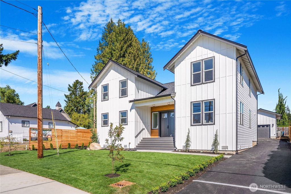 Photo of 325 J Avenue #A, Snohomish, WA 98290 (MLS # 2498615)