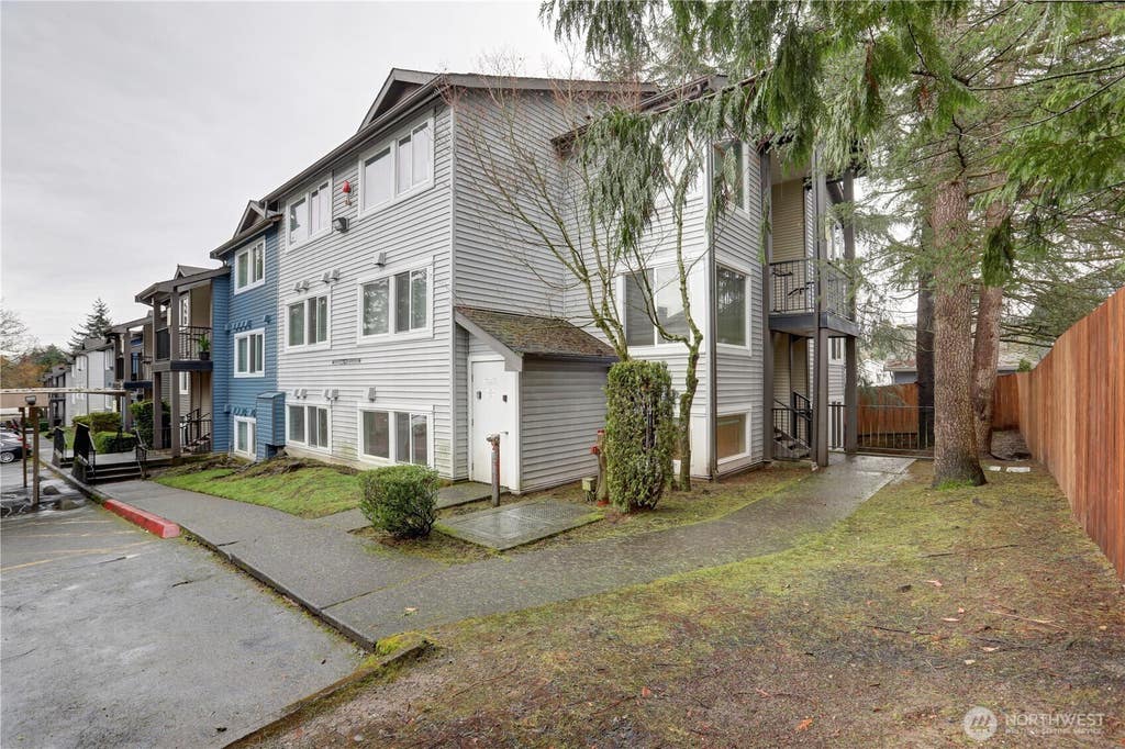 Photo of 26335 116th Avenue NE #H105, Kent, WA 98030 (MLS # 2570592)