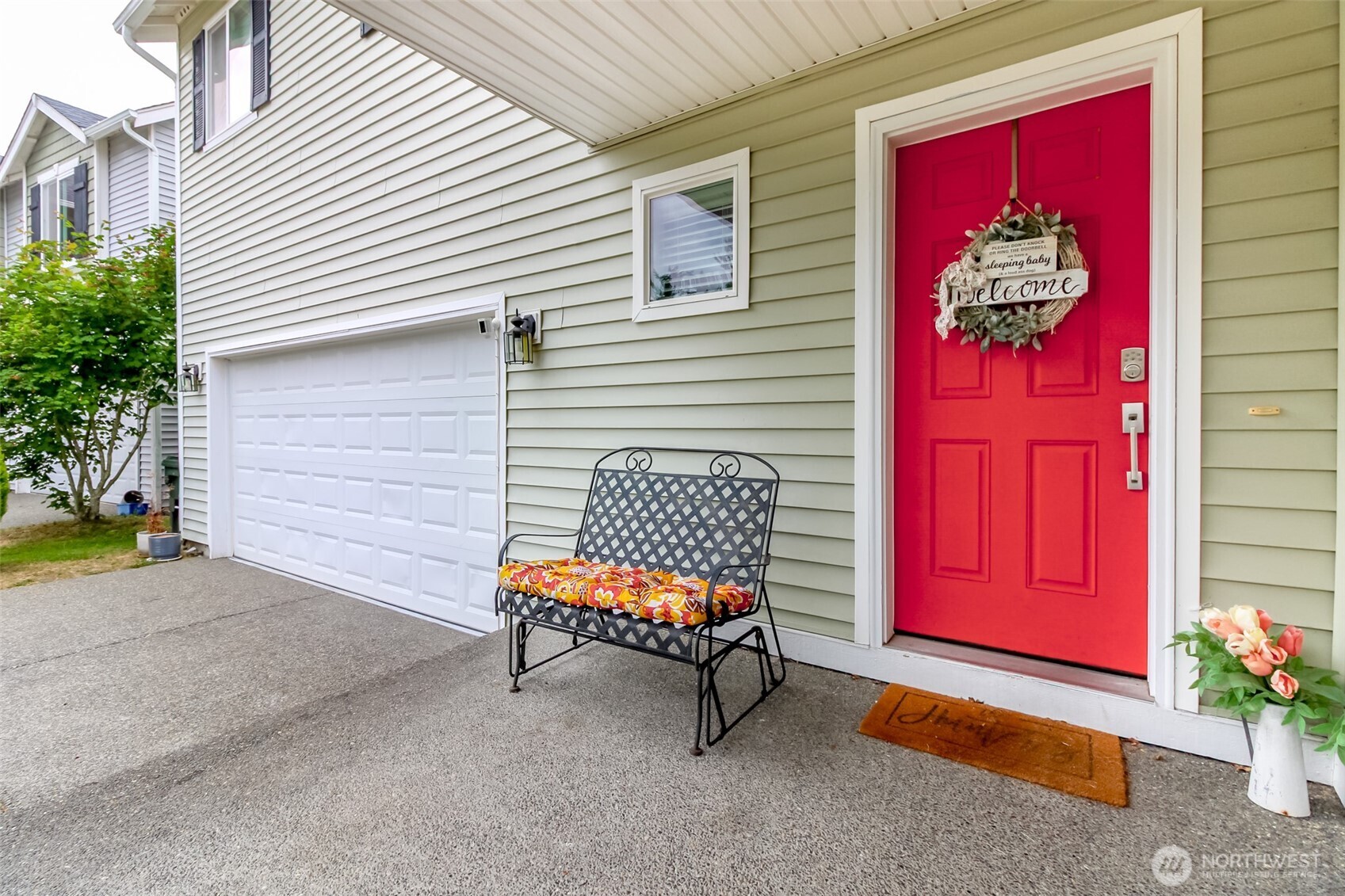 1194 Swan Loop