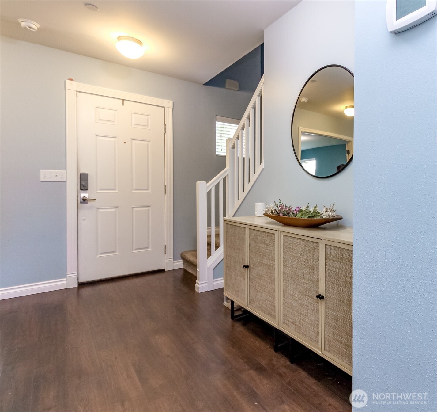 1194 Swan Loop