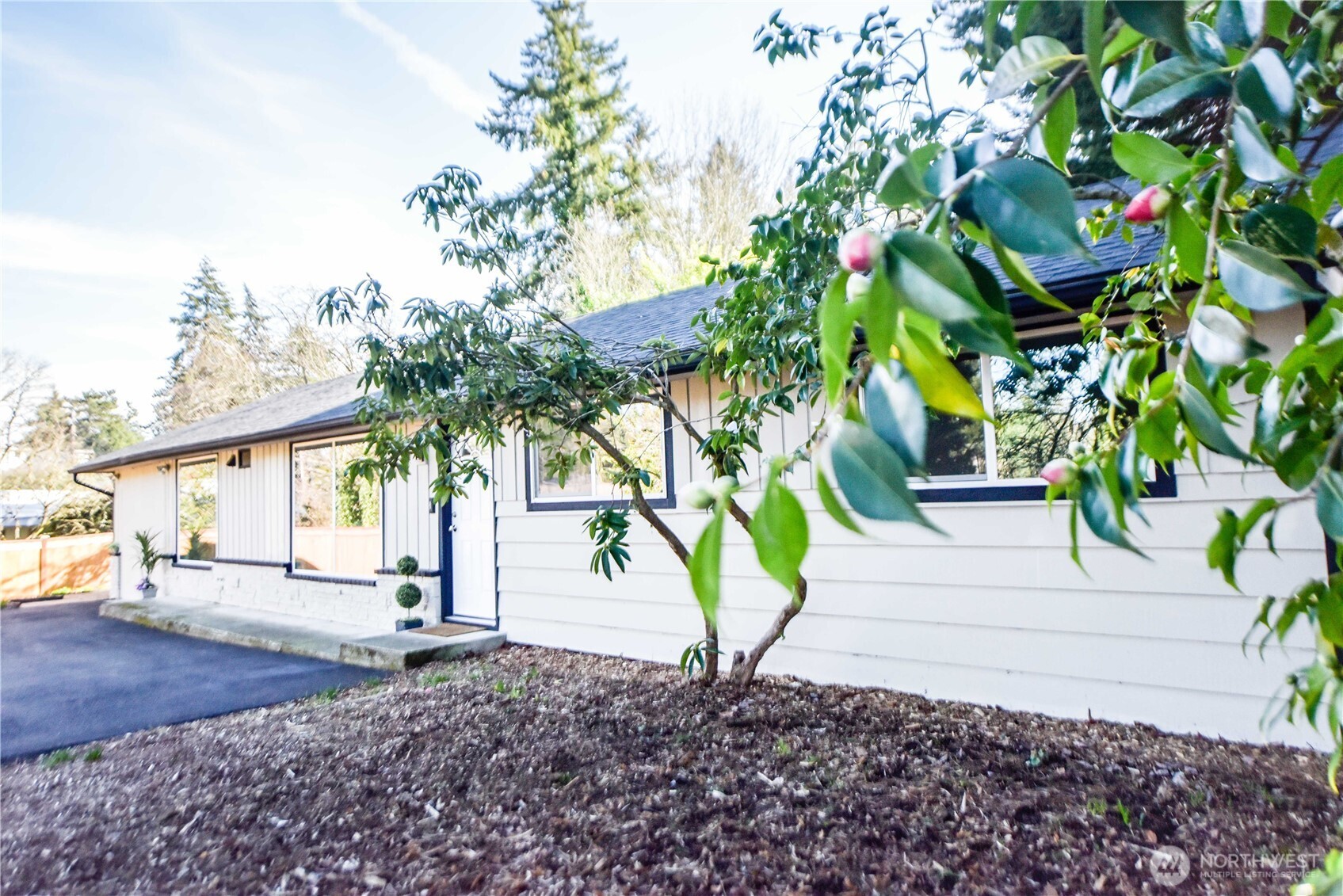 8437 NE 10th Street