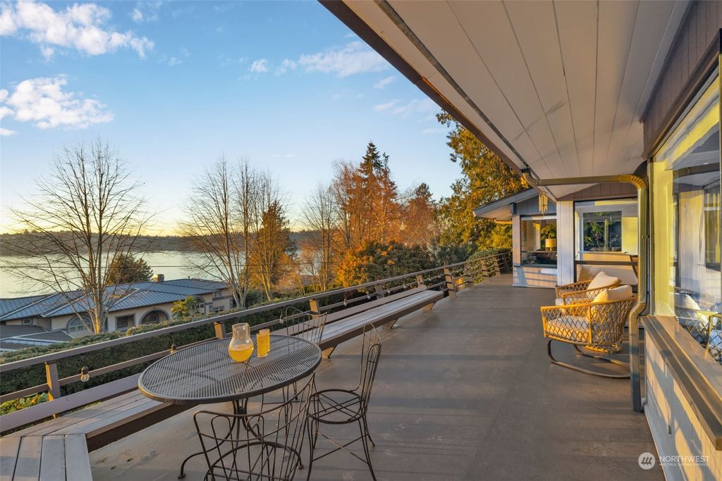 Photo of 10 Shore Lane, Mercer Island, WA 98040 (MLS # 2327203)