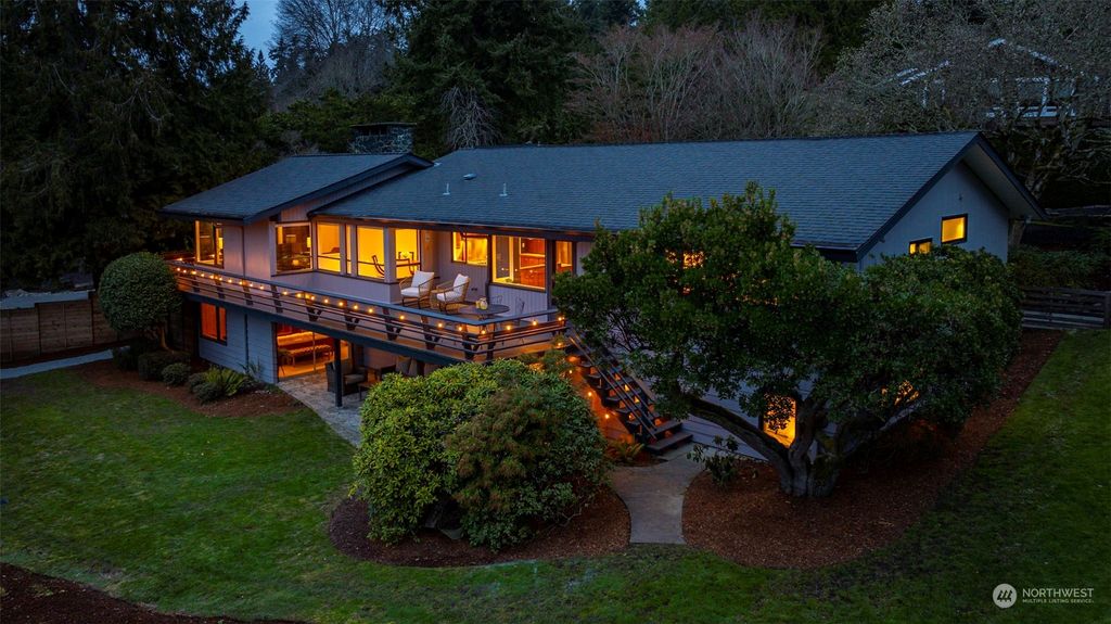 Photo of 10 Shore Lane, Mercer Island, WA 98040 (MLS # 2327203)