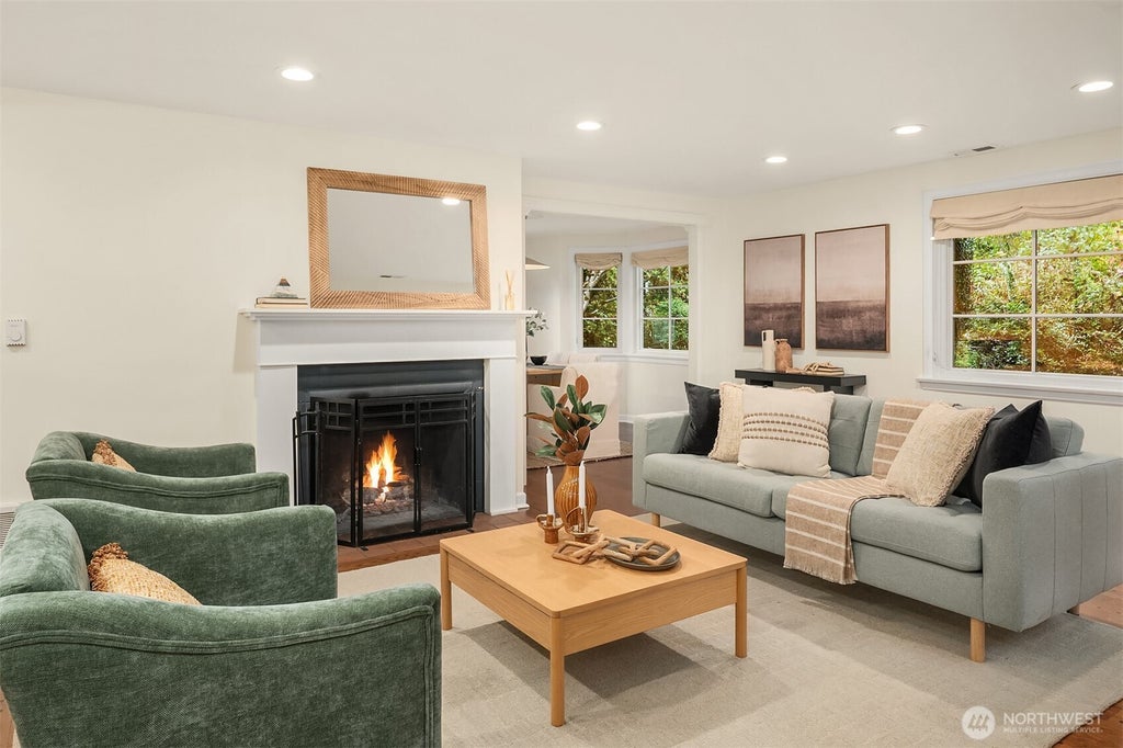 Photo of 10944 23rd Avenue NE, Seattle, WA 98125 (MLS # 2593785)