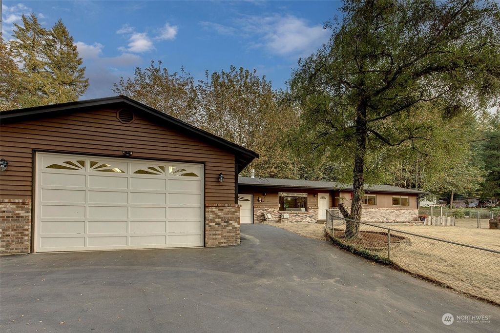 Photo of 28613 SE 225th Street, Maple Valley, WA 98038 (MLS # 2000473)