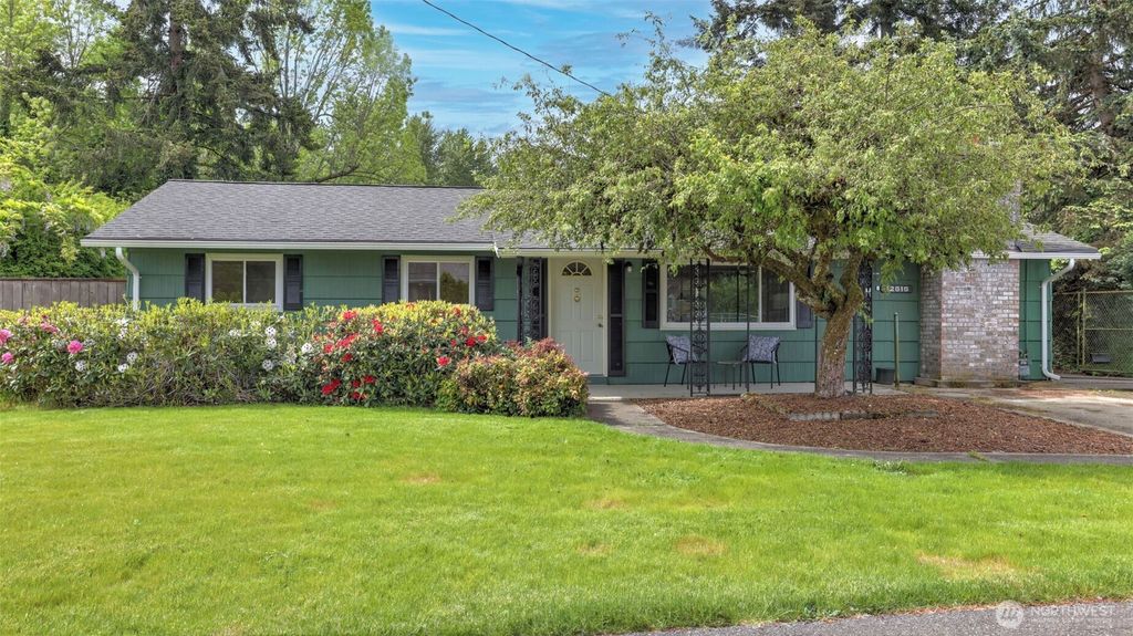 Photo of 12515 SE 171st Street, Renton, WA 98058 (MLS # 2525763)