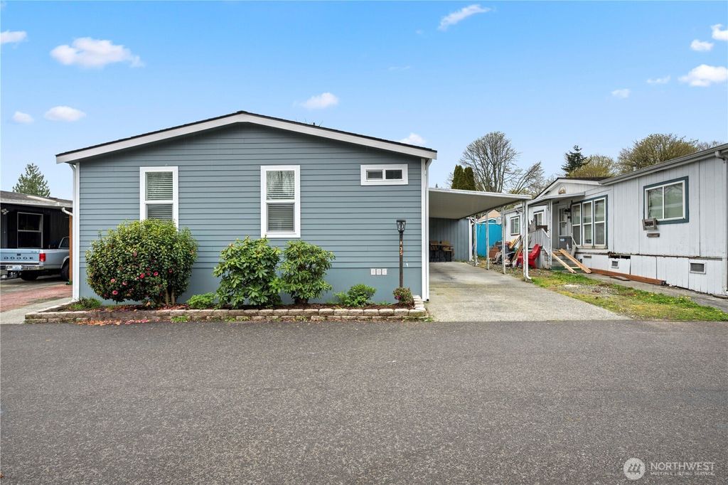 Photo of 415 Lakeview Rd Rd #K35, Lynnwood, WA 98087 (MLS # 2508814)