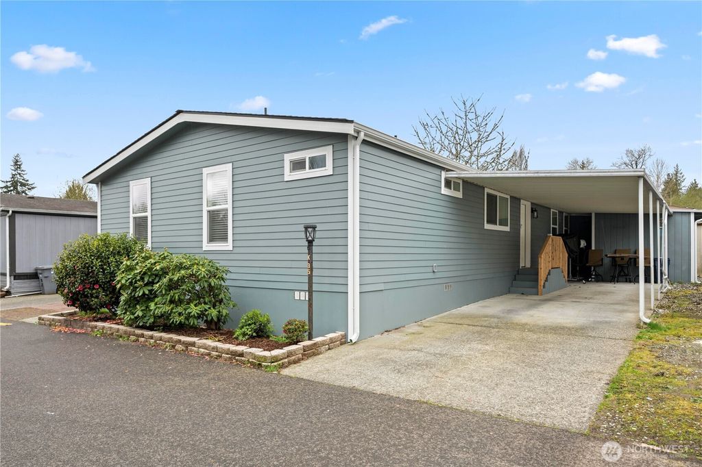 Photo of 415 Lakeview Rd Rd #K35, Lynnwood, WA 98087 (MLS # 2508814)