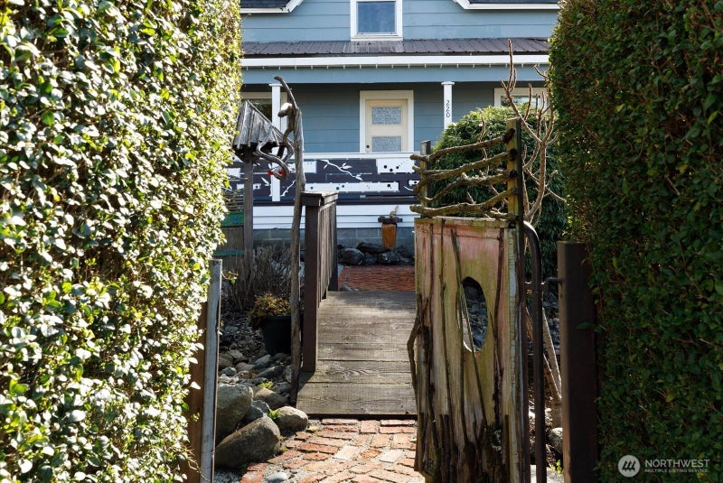 220 Morris Street