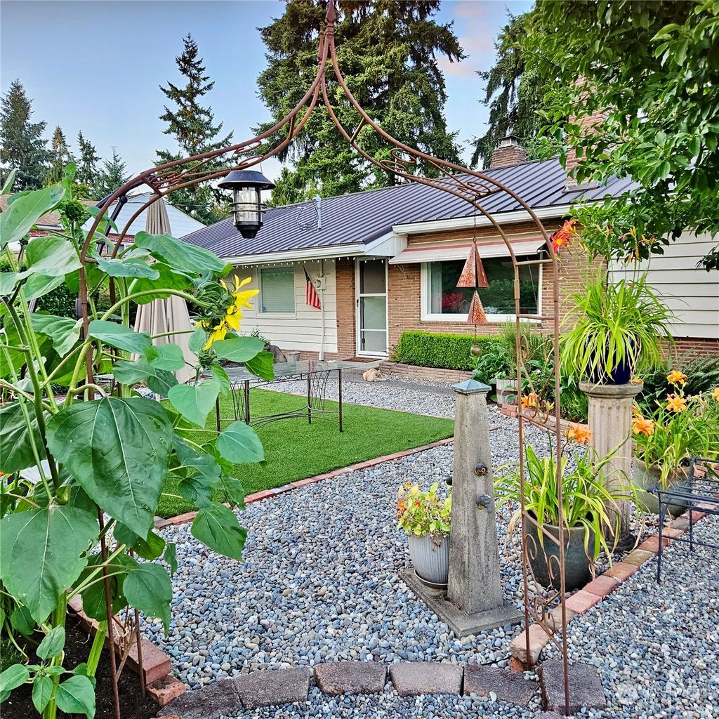 Photo of 20718 9 Avenue S, Des Moines, WA 98198 (MLS # 2193917)