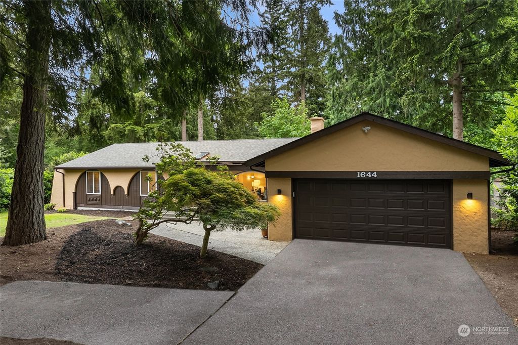 Photo of 1644 215th Place SE, Sammamish, WA 98075 (MLS # 2236776)