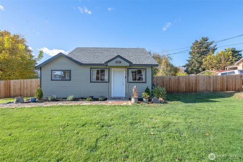 Photo of 646 N Gale Place, East Wenatchee, WA 98802 (MLS # 2452990)