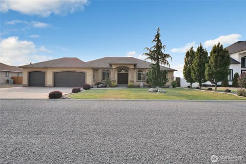 Photo of 440 Dream Street SE, Moses Lake, WA 98837 (MLS # 2565594)