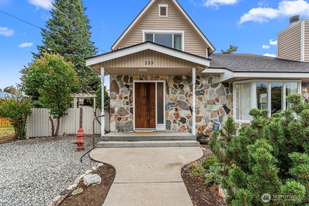 233 W Gibson Avenue