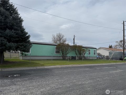 Photo of 711 S Canna Street, Soap Lake, WA 98851 (MLS # 2501951)