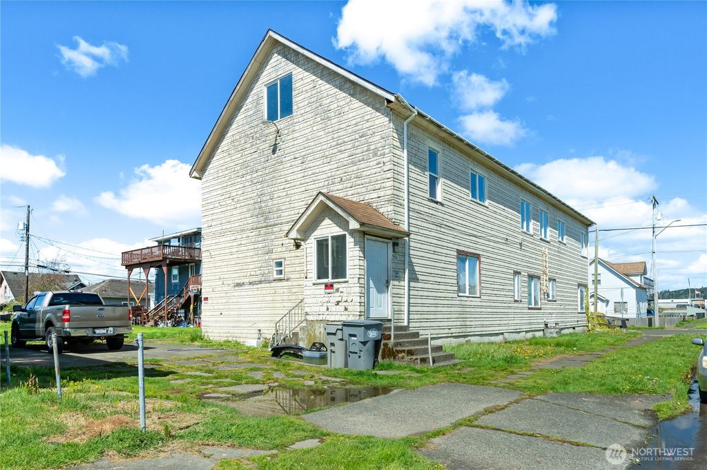 Photo of 906 W Market Street, Aberdeen, WA 98520 (MLS # 2509436)
