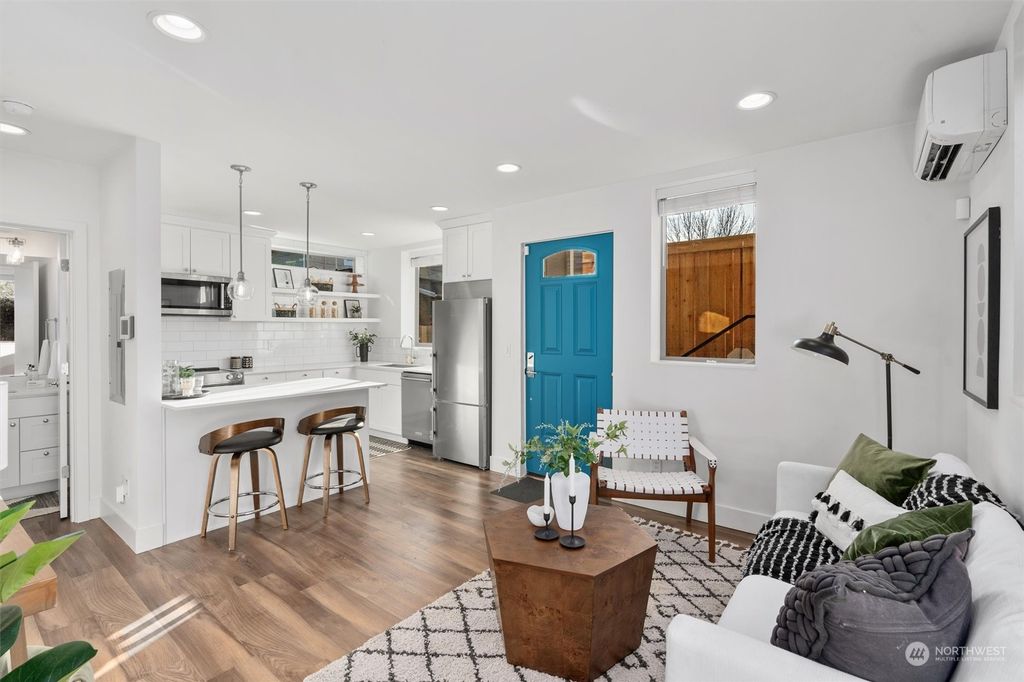 Photo of 915 Martin Luther King Jr Way #B, Seattle, WA 98122 (MLS # 2321871)