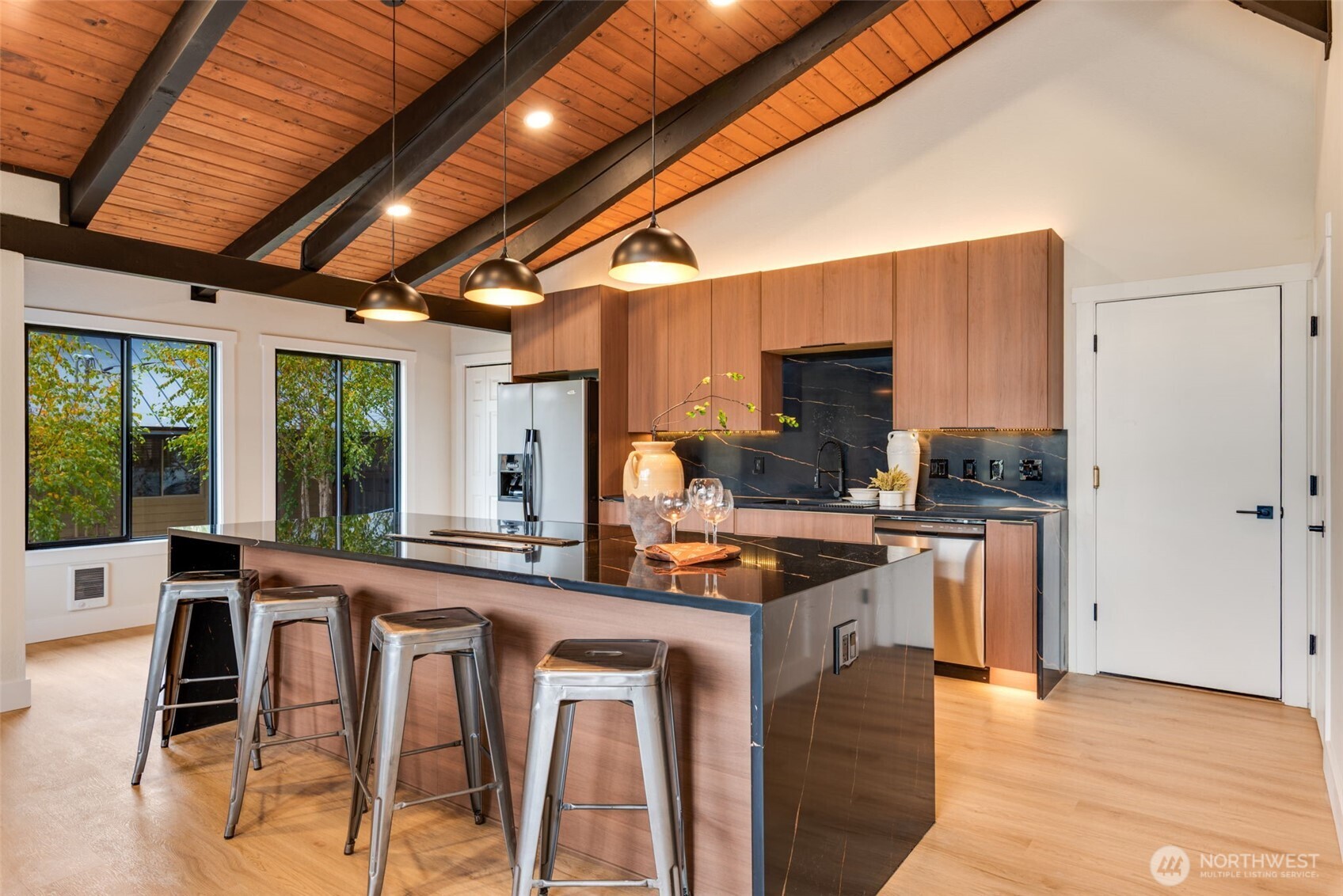 5609 Henslin Drive SE