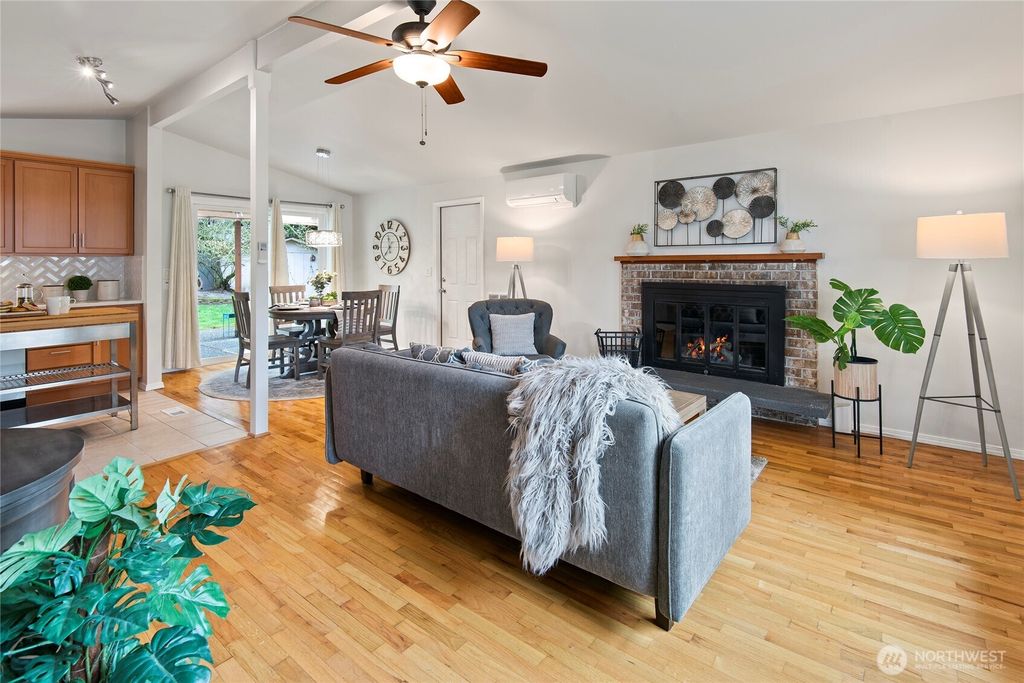 Photo of 14164 104th Pl Pl NE, Kirkland, WA 98034 (MLS # 2348755)